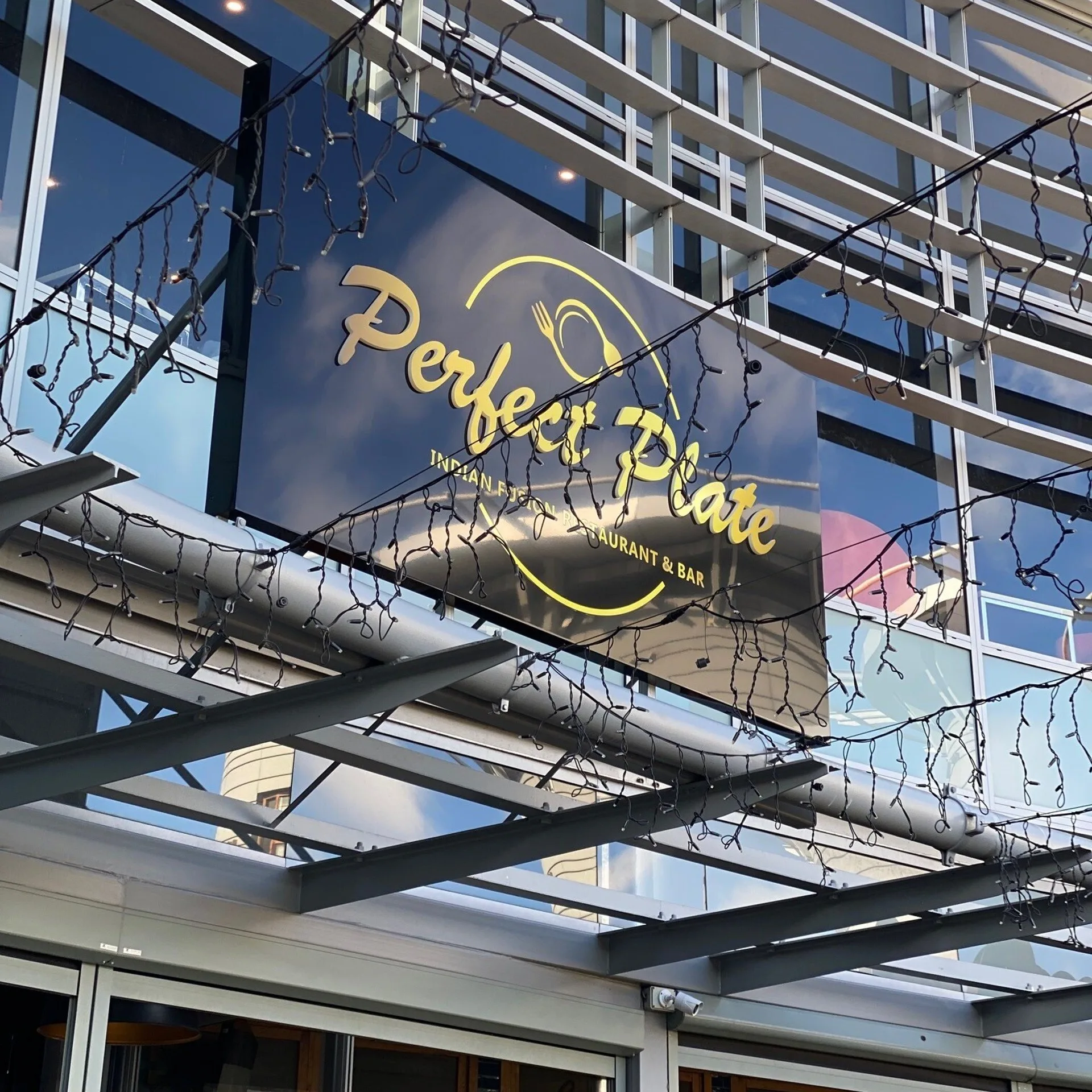 Perfect Plate — Restaurant sign