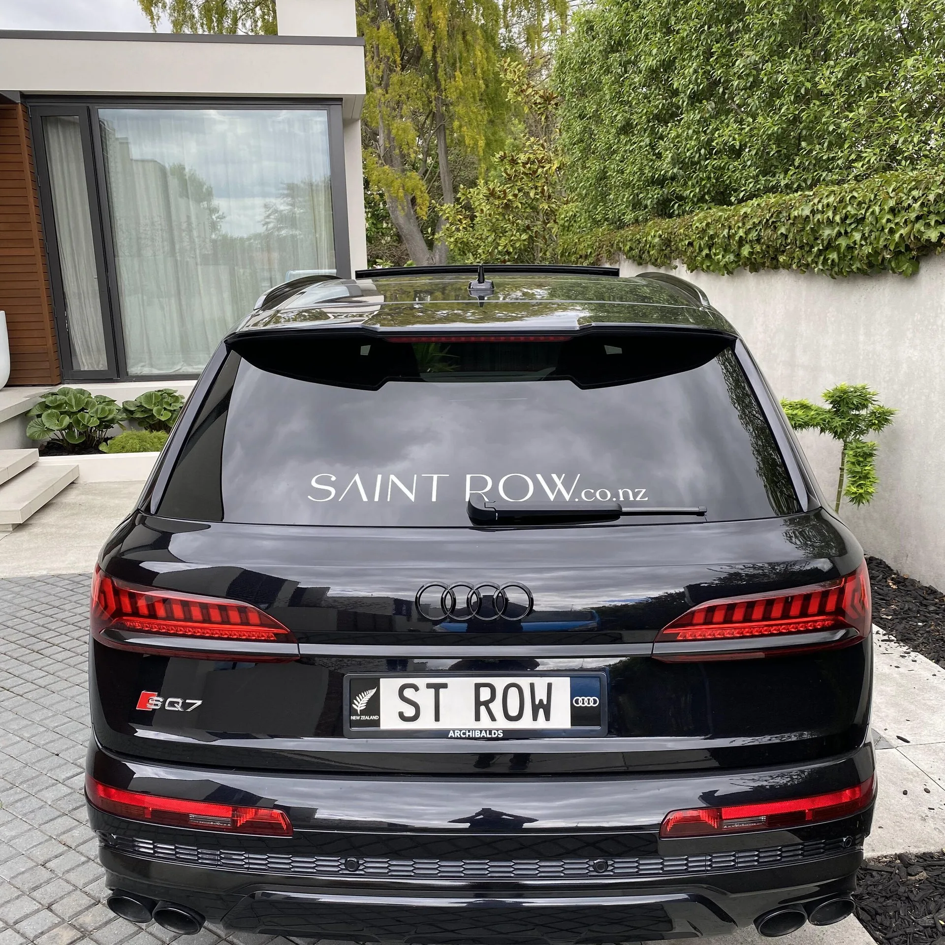 Saint Row — Audi SQ7 signage