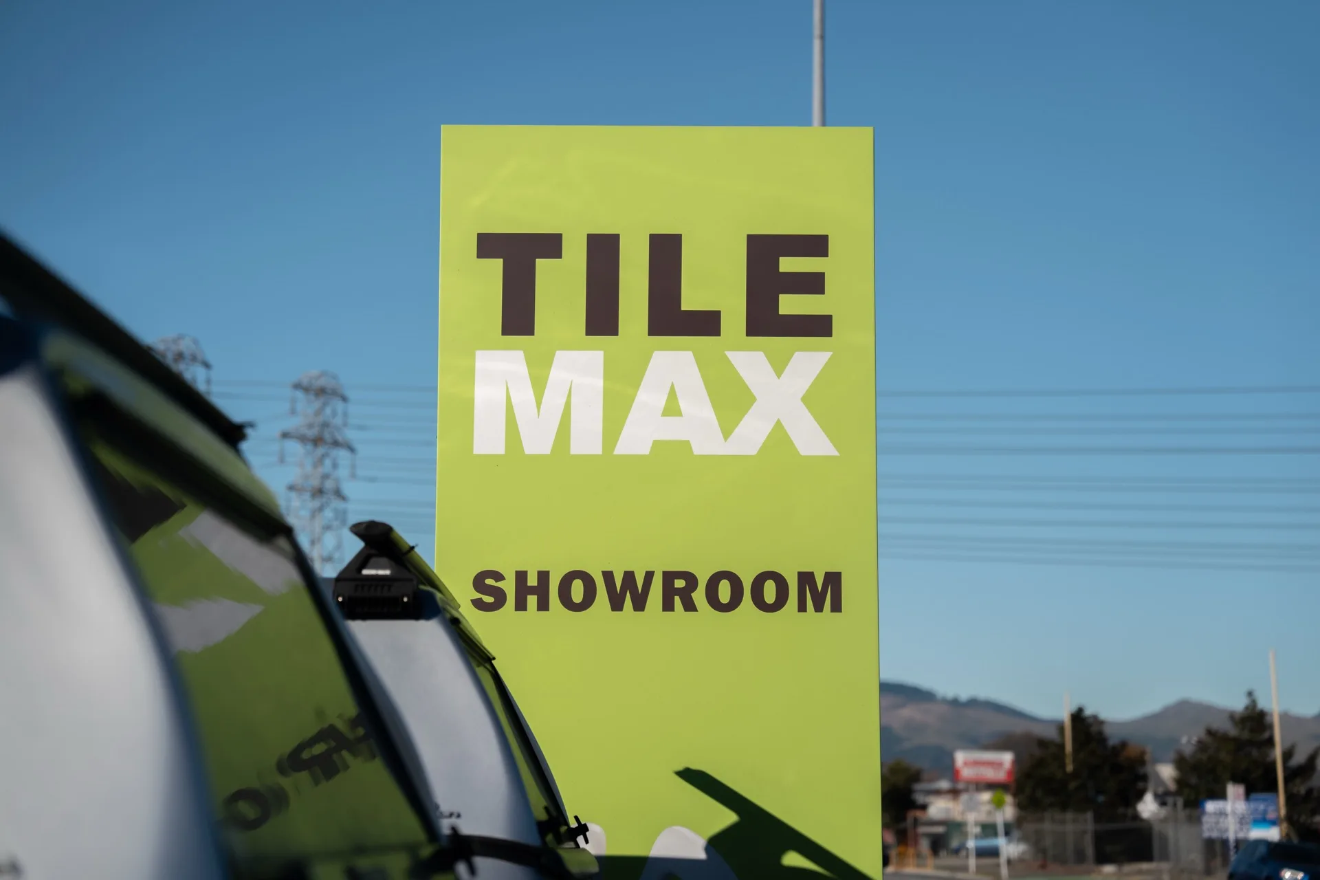 Tilemax — Pylon showroom sign